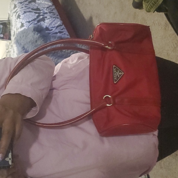 Red Prada purse - Picture 12 of 13